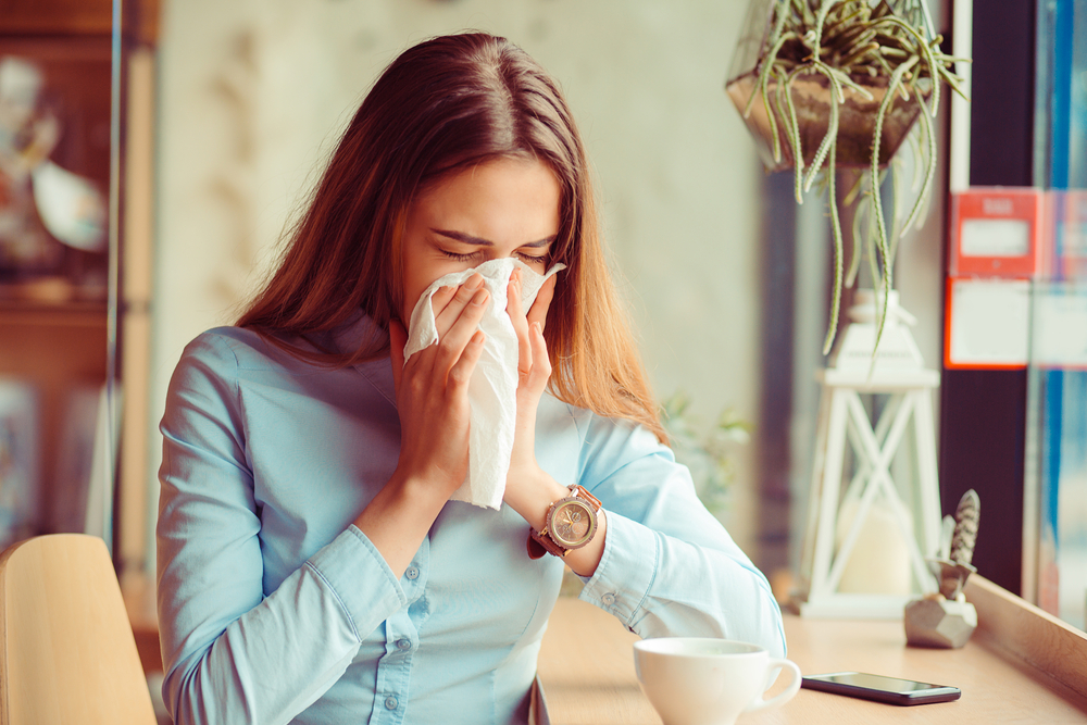 Alergiczny nieżyt nosa to jednostka chorobowa, która występuje u około 10-25% populacji ludzkiej (fot. Shutterstock).