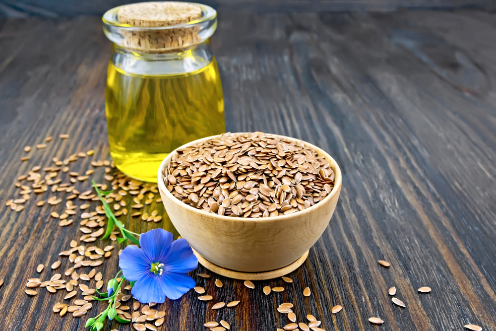 Niezwykłe właściwości olej lniany zawdzięcza znakomitej proporcji kwasów omega 3, 6 i 9 (fot. Shutterstock).