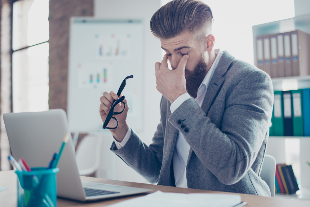 Podstawowym celem w leczeniu zespołu suchego oka jest przywrócenie równowagi powierzchni oka oraz pobudzenie powstawania prawidłowego filmu łzowego (fot. Shutterstock).