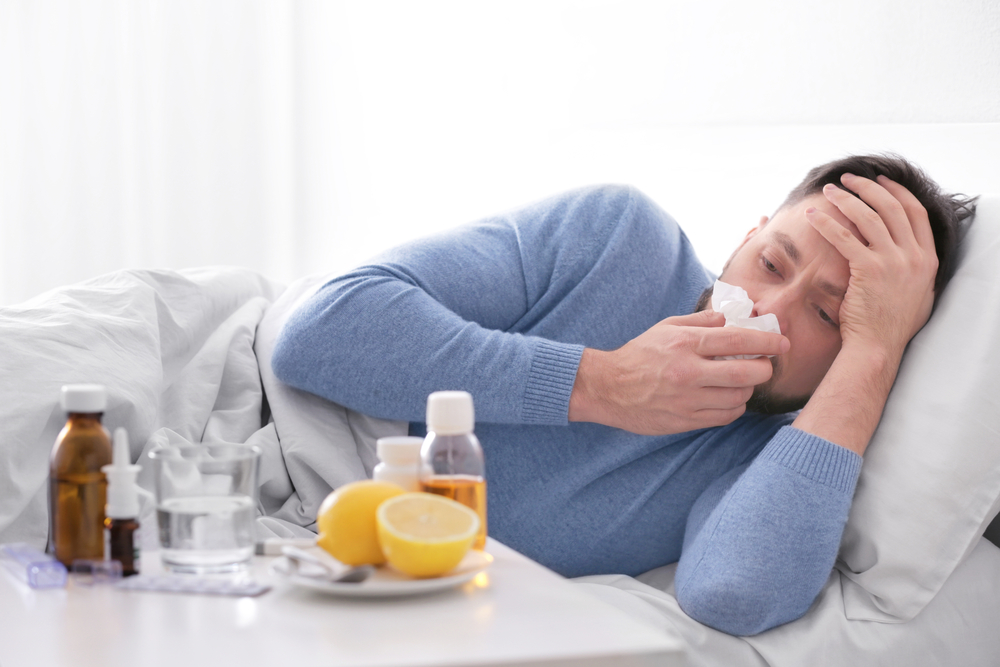 Jak leczyć infekcje wirusowe, a jak bakteryjne (fot. Shutterstock)?