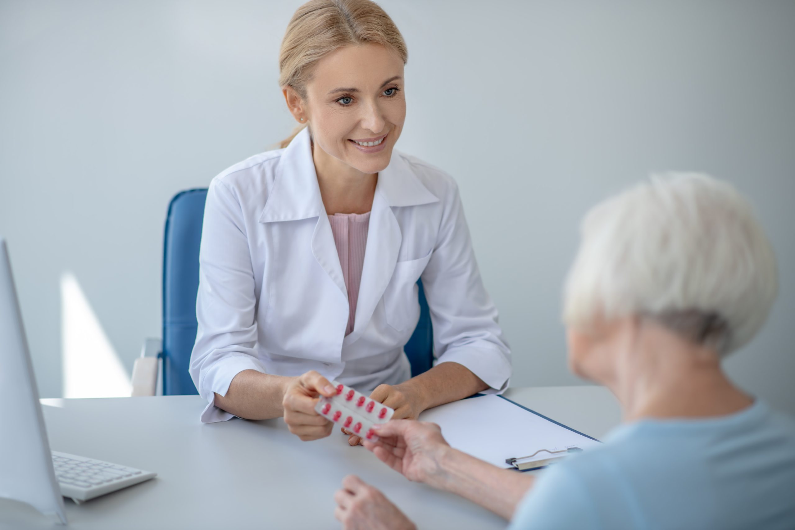 Stacjonarny gabinet opieki farmaceutycznej - od czego zacząć? (fot. shutterstock.com)
