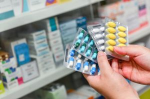 Apteki w całej Polsce wspierają pacjentów w bezpiecznym stosowaniu leków (fot. istockphoto.com)